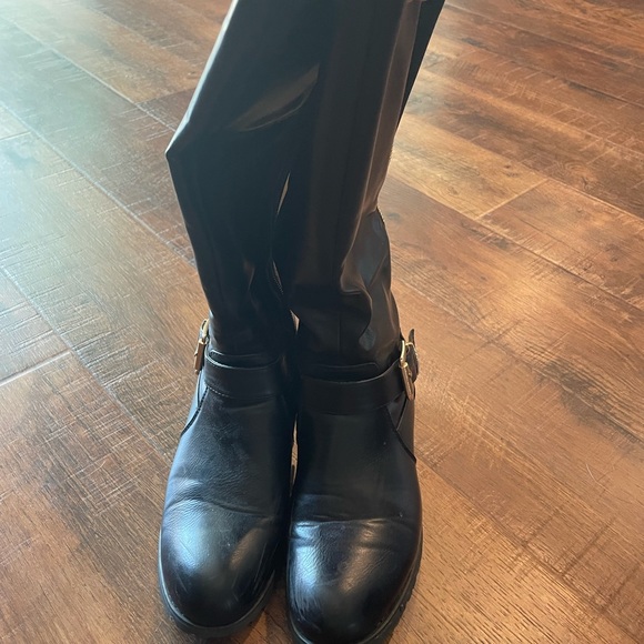 Black leather boots - Picture 2 of 3